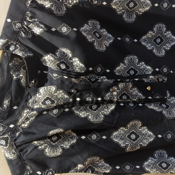 Banana Republic Sleeveless Navy Blouse - Picture 2 of 5